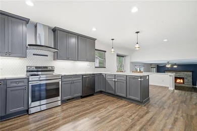 Completely rebuilt just 8 years ago, this exceptional home - photo 7