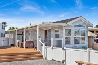 Come enjoy the vibrant coastal community of Birch Bay! This 2008 - photo 1
