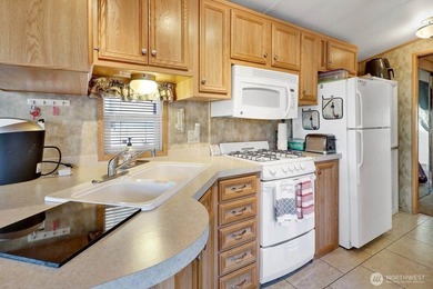 Come enjoy the vibrant coastal community of Birch Bay! This 2008 - photo 10