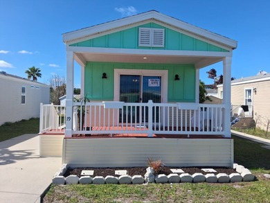 Charming, Furnished (2017) Key West Style Cottage. Located in - photo 3