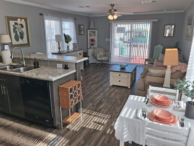 Charming, Furnished (2017) Key West Style Cottage. Located in - photo 6