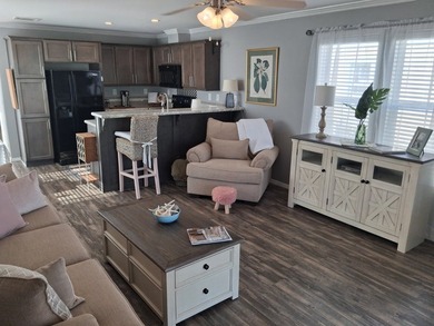 Charming, Furnished (2017) Key West Style Cottage. Located in - photo 8