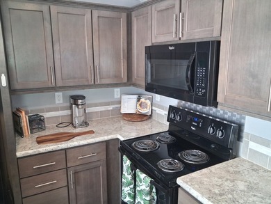 Charming, Furnished (2017) Key West Style Cottage. Located in - photo 10