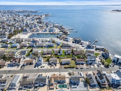Custom Built Silver Bay Retreat minutes from GSP .Turnkey - photo 46