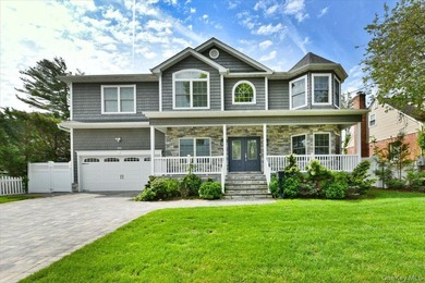 This Lee Kirsch custom-built colonial offers the perfect blend - photo 1