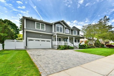 This Lee Kirsch custom-built colonial offers the perfect blend - photo 2