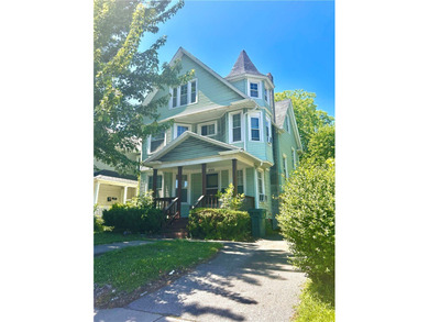 Early 20th-century home with substantial square footage and - photo 1