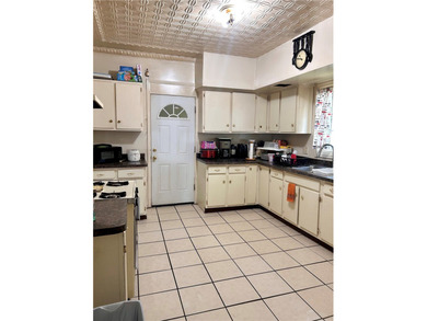 Early 20th-century home with substantial square footage and - photo 6