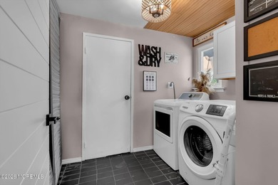 Vacation at home every day in this beautifully renovated 4 bed 2 - photo 19