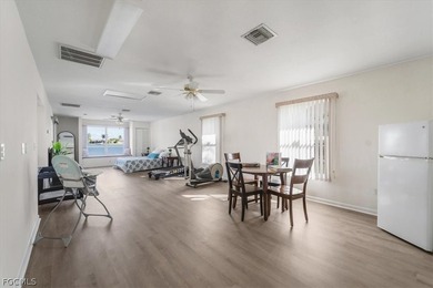 Fully renovated 3BR/2BA + den pool home offering panoramic 180 - photo 22