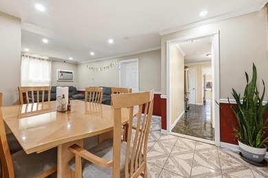 Welcome to this very spacious 5 bed, 2 bath home in Freeport! - photo 4