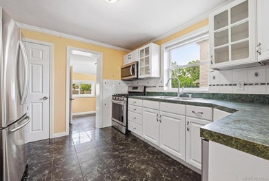 Welcome to this very spacious 5 bed, 2 bath home in Freeport! - photo 6