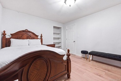 Welcome to this very spacious 5 bed, 2 bath home in Freeport! - photo 9