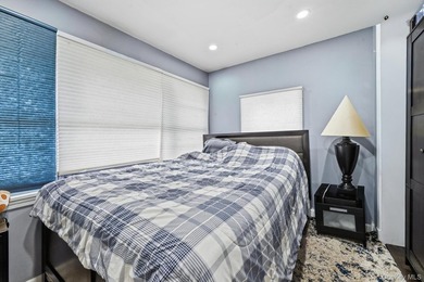 Welcome to this very spacious 5 bed, 2 bath home in Freeport! - photo 10