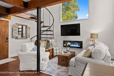 LEAST EXPENSIVE 3 BEDROOM IN THE CORE! Beautifully renovated - photo 1