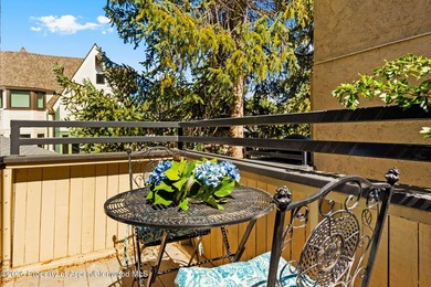 LEAST EXPENSIVE 3 BEDROOM IN THE CORE! Beautifully renovated - photo 6
