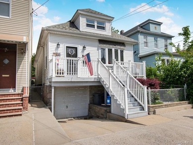 This welcoming THROGS NECK bungalow charmer is set on a quiet - photo 1
