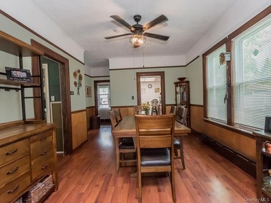 This welcoming THROGS NECK bungalow charmer is set on a quiet - photo 7