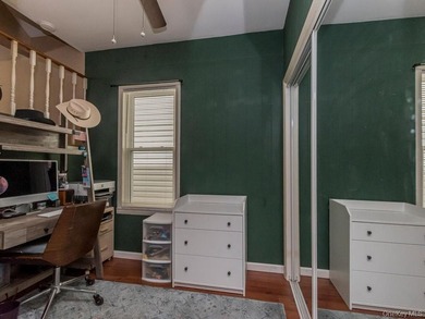 This welcoming THROGS NECK bungalow charmer is set on a quiet - photo 9