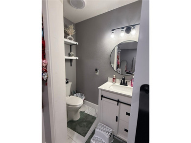 Beautifully remodeled 3-bedroom, 2.5-bath home that's completely - photo 11