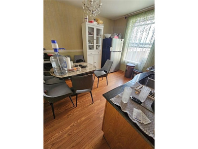 Motivated Seller. Spacious 3rd floor 2-bedroom 1 bath apartment - photo 5