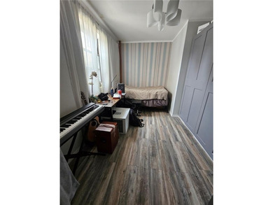 Motivated Seller. Spacious 3rd floor 2-bedroom 1 bath apartment - photo 8
