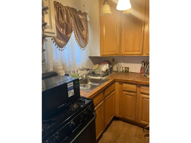 *Charming 3 Bedroom Single-Family Home for Sale!* Welcome to - photo 4