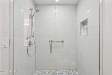 NEW PRICE - Priced Below Recent Appraised Value! This fully - photo 22