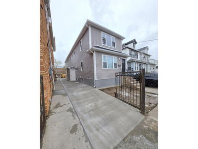 Brand New!!! Fully detached legal 2-Family house built with - photo 2
