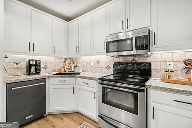 Turnkey Lakefront Luxury with Private DockCompletely renovated - photo 9