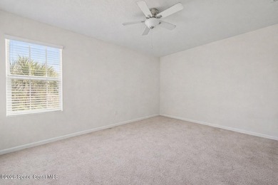 Beautifully maintained townhome in the desirable gated community - photo 11