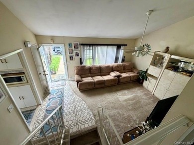 Located in the heart of Lindenhurst Village this 4 bedroom, 1.5 - photo 12