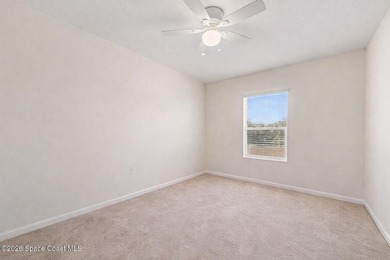 Beautifully maintained townhome in the desirable gated community - photo 12