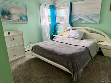 Located in the heart of Lindenhurst Village this 4 bedroom, 1.5 - photo 14