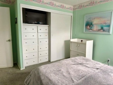 Located in the heart of Lindenhurst Village this 4 bedroom, 1.5 - photo 16