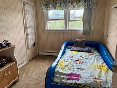 Located in the heart of Lindenhurst Village this 4 bedroom, 1.5 - photo 21