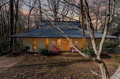 Lake Lanier Home For Sale in Gainesville Georgia