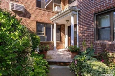 Spacious Open Floor Plan Two Bed Two Full Bath Unit. Enter This - photo 2