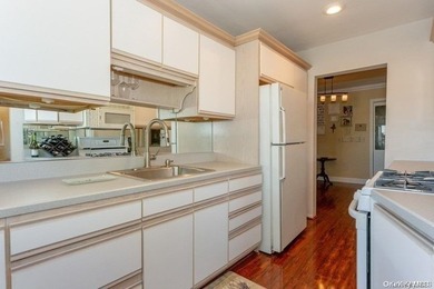 Spacious Open Floor Plan Two Bed Two Full Bath Unit. Enter This - photo 9