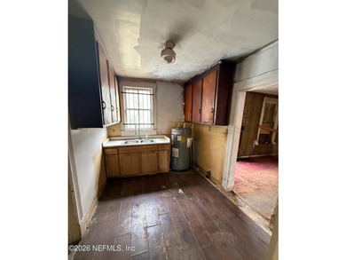 Excellent opportunity for the savvy investor Buyer. North End - photo 11