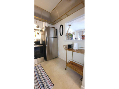 Bright and charming, lightly updated, one bedroom, one bath - photo 11