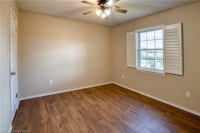 Beautifully updated 4 bedroom, 3 bath home located on a - photo 23