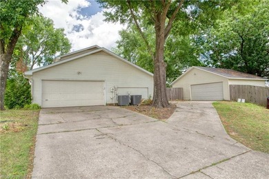 Beautifully updated 4 bedroom, 3 bath home located on a - photo 29
