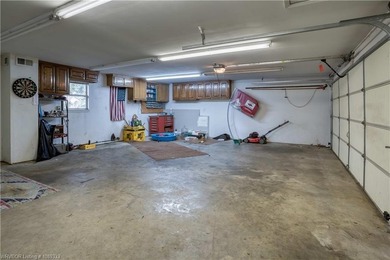 Beautifully updated 4 bedroom, 3 bath home located on a - photo 33