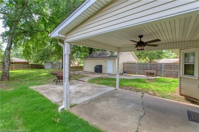 Beautifully updated 4 bedroom, 3 bath home located on a - photo 35
