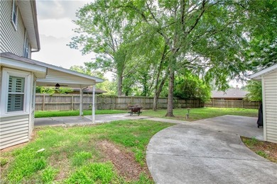 Beautifully updated 4 bedroom, 3 bath home located on a - photo 39