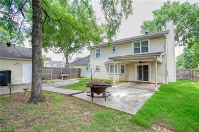 Beautifully updated 4 bedroom, 3 bath home located on a - photo 41