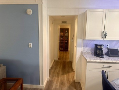 Welcome to this beautifully maintained and tastefully decorated - photo 8