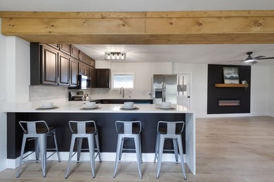 Completely remodeled and move in ready! This 3 bedroom, 2 - photo 17