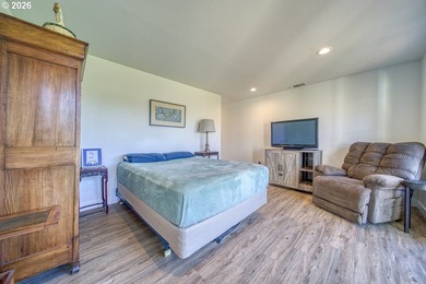 Built in 2021 by a reputable local contractor, this - photo 18